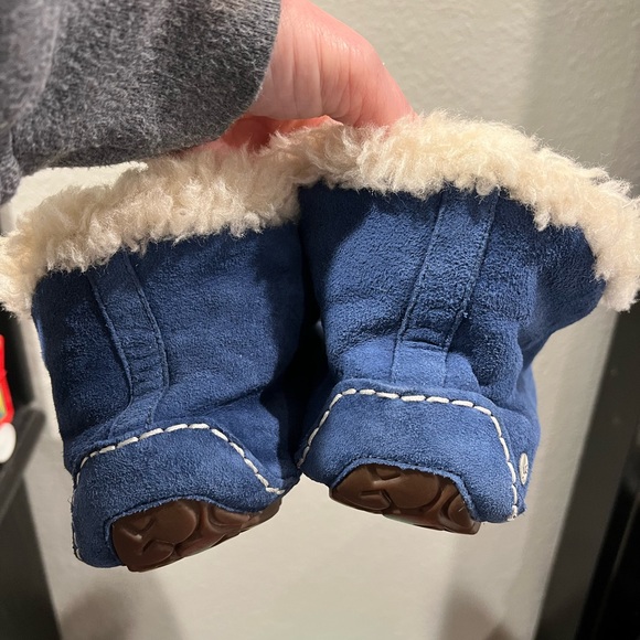 Uggs women cozy slippers excellent condition only wore a few times size 9 - Picture 3 of 4